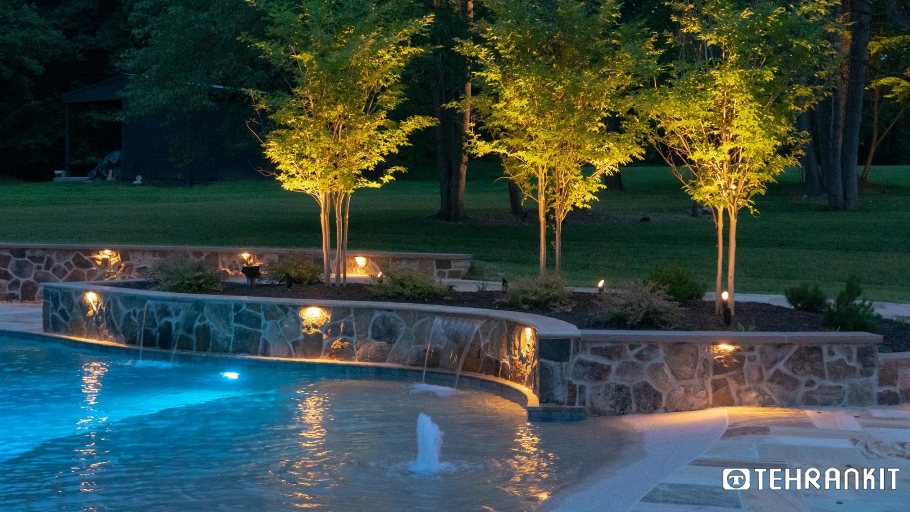 چراغ روکار بخرم یا توکار؟ تفاوت‌ها، مزایا و معایب چراغ‌های روکار و توکار